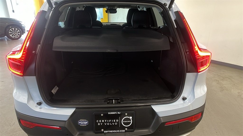 Certified 2025 Volvo XC40 B5 Core SUV