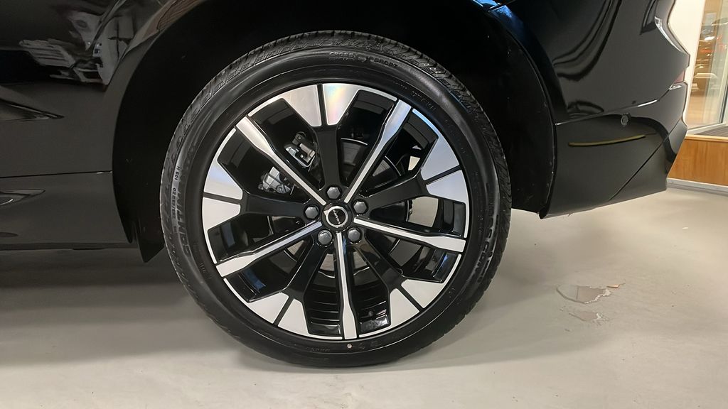 2026 Volvo XC60 Plus - Photo 10