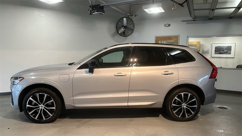2023 Volvo XC60 Recharge Hybrid Ultimate photo 2