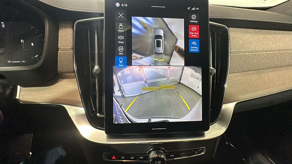 2026 Volvo XC90 Plus - Photo 18