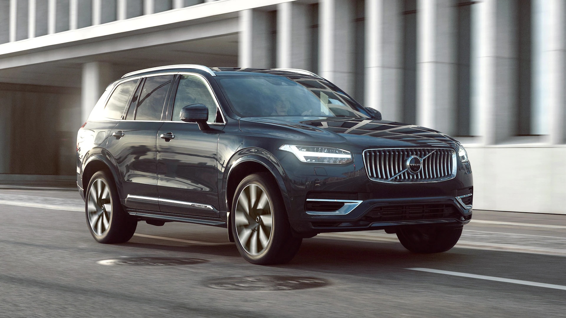 2023_Volvo_XC90_Recharge_T8_AWD_Denim_Blue_64.webp
