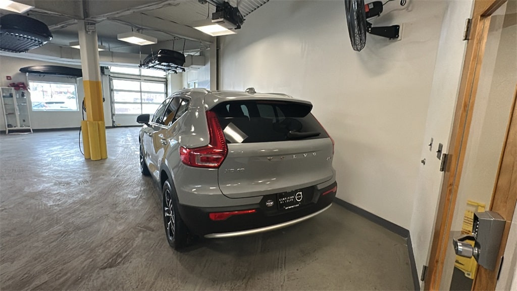 Certified 2025 Volvo XC40 B5 Core SUV