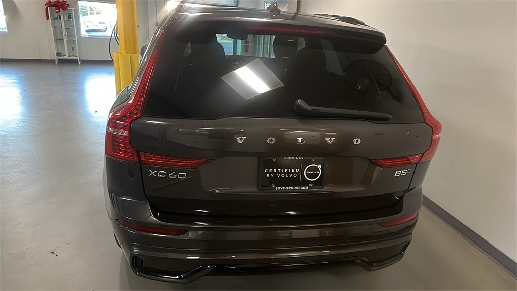 2025 Volvo XC60 B5 Plus photo 2