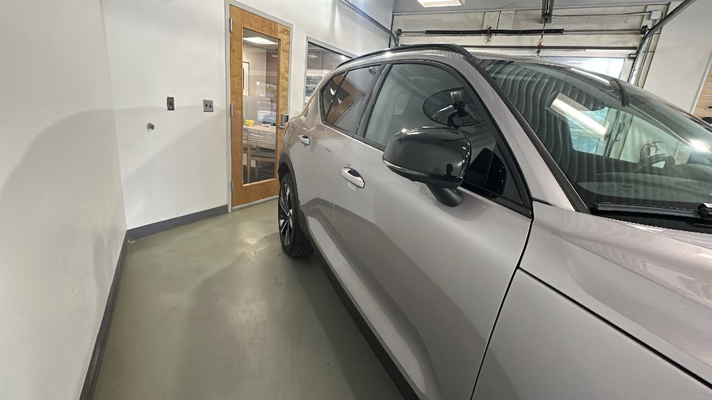 2026 Volvo XC40 Plus - Photo 9