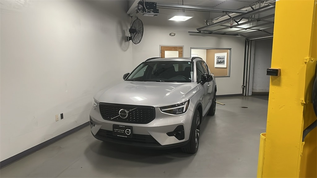 2025 Volvo XC40 Plus's photo