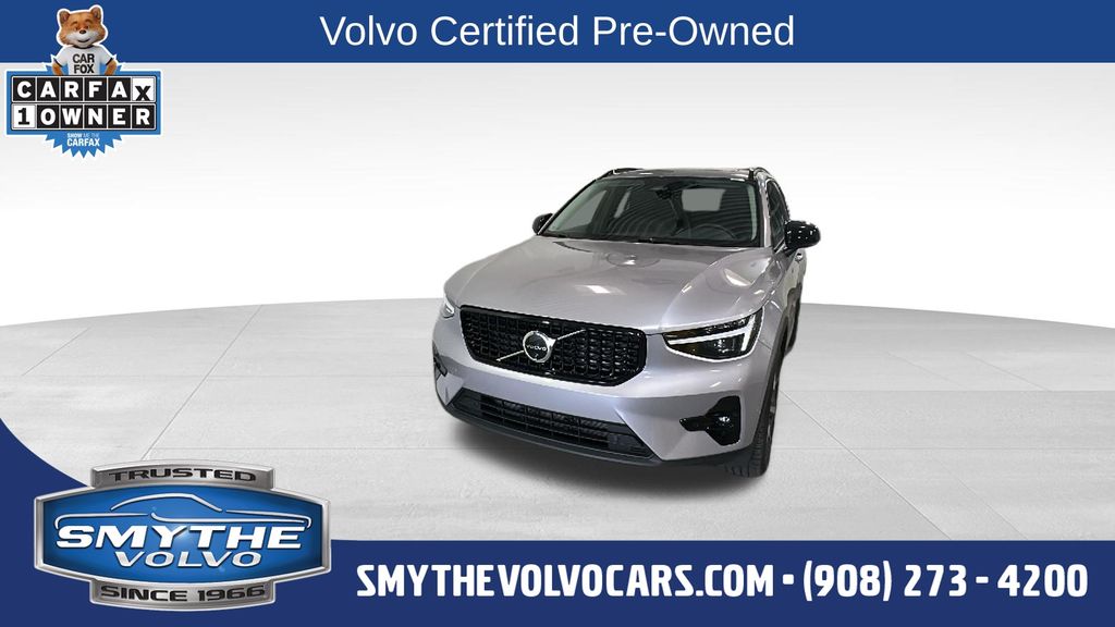 2026 Volvo XC40 B5 Plus Dark AWD's photo