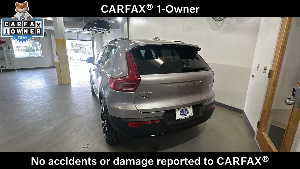 2026 Volvo XC40 Plus - Photo 3