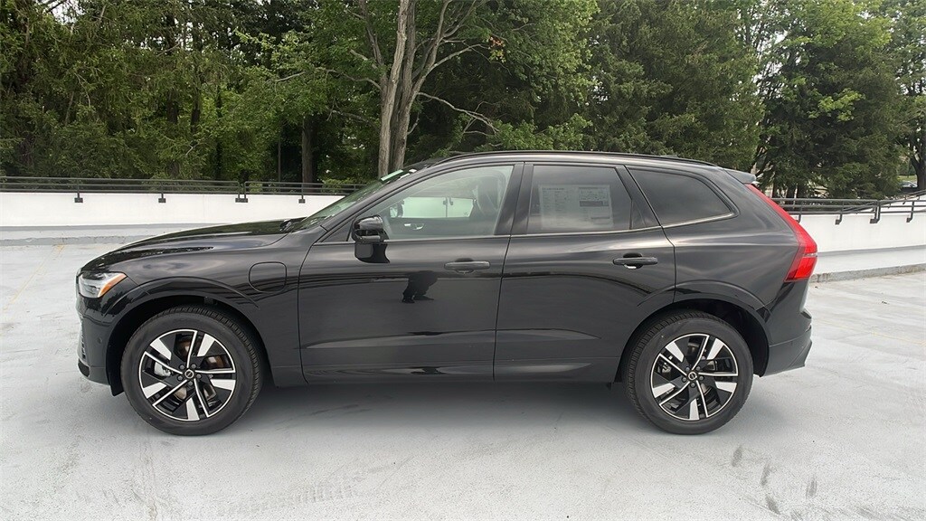 2026 Volvo XC60 Hybrid T8 Plus photo 2
