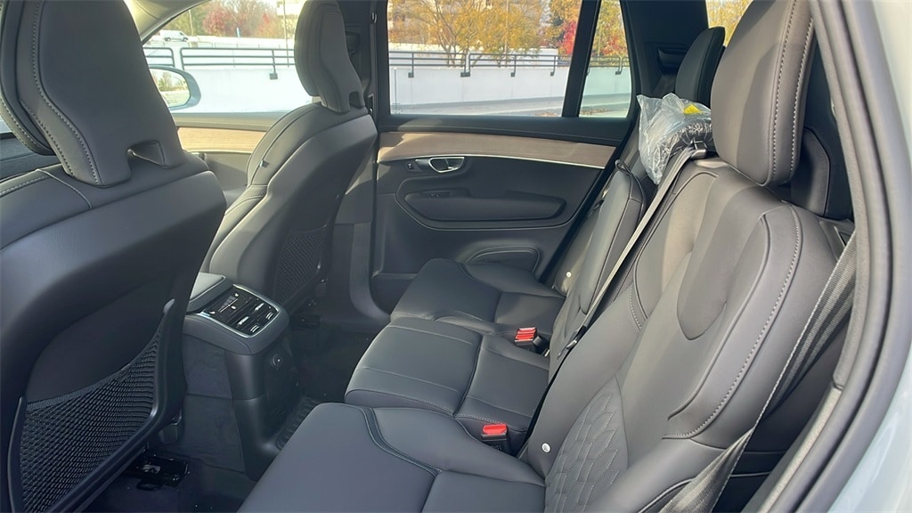 2026 Volvo XC90 Plus - Photo 10