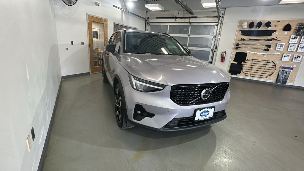 2026 Volvo XC40 Plus - Photo 10
