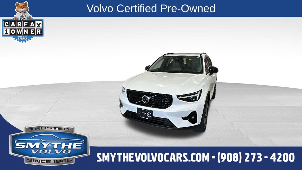 2026 Volvo XC40 B5 Plus Dark AWD's photo