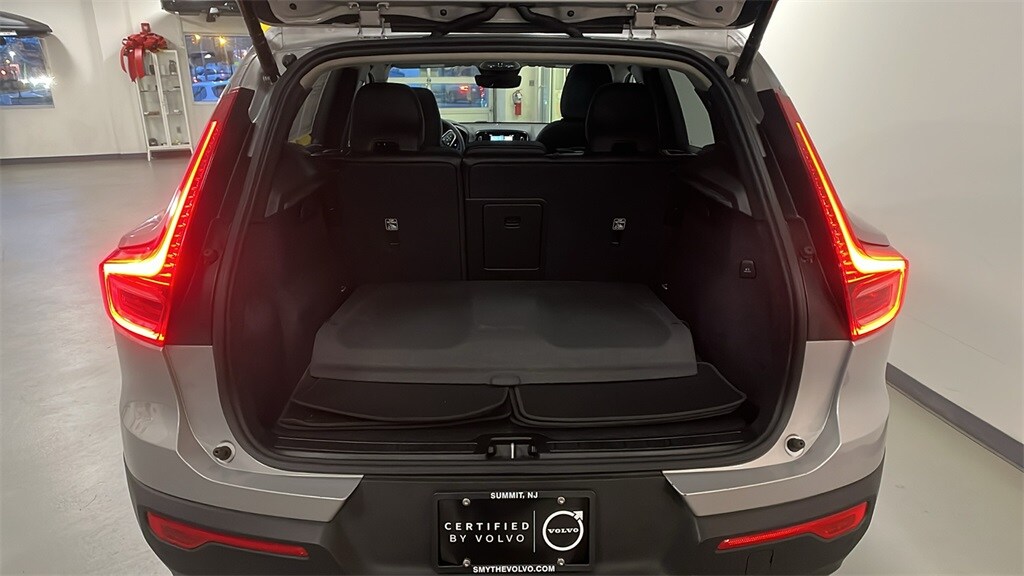 2025 Volvo XC40 Plus photo 4