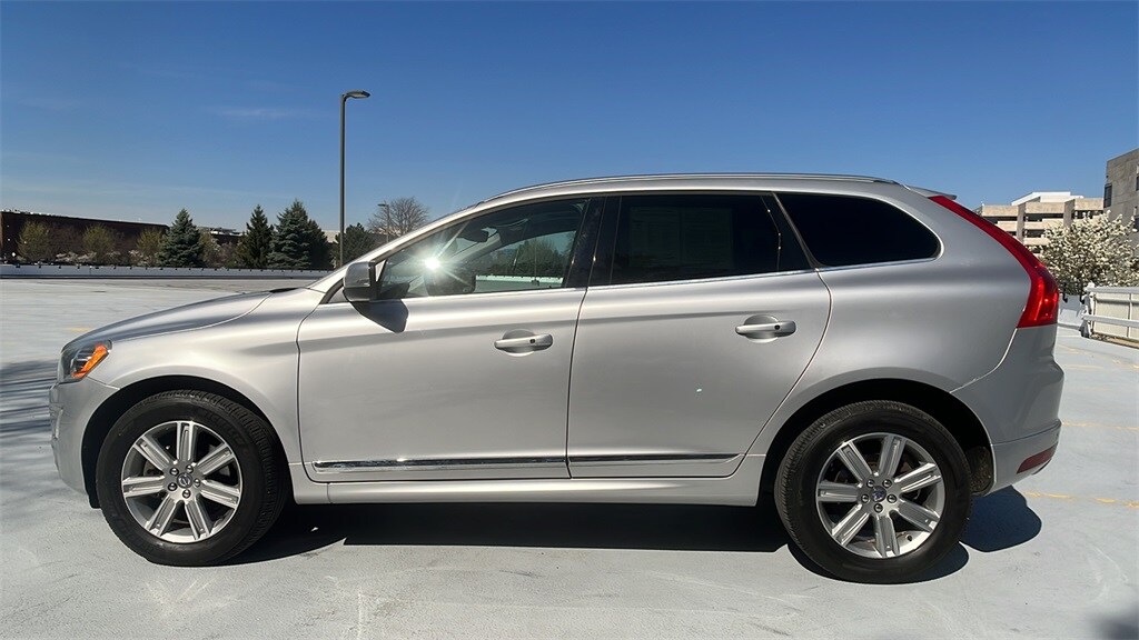 Used 2017 Volvo XC60 T5 Inscription with VIN YV440MRU9H2032263 for sale in Summit, NJ