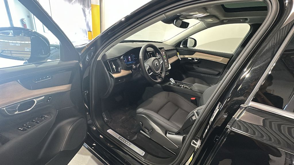 2026 Volvo XC90 Plus - Photo 15