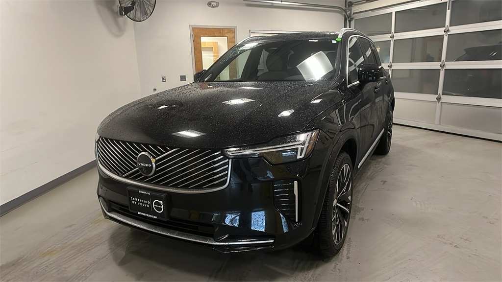 2025 Volvo XC90 Plus's photo