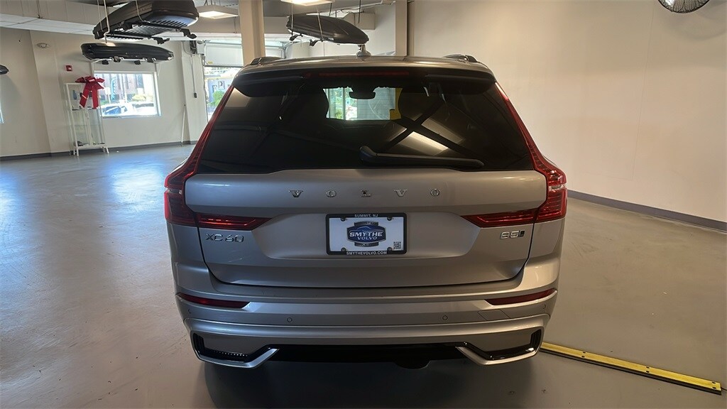 2025 Volvo XC60 B5 Plus photo 4