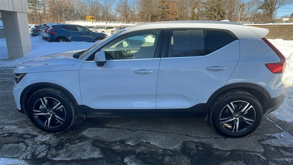 Certified 2025 Volvo XC40 B5 Core SUV