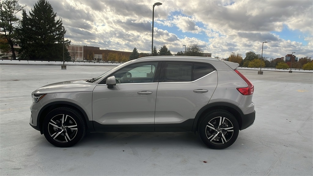Certified 2025 Volvo XC40 B5 Core SUV
