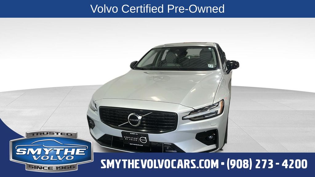 2022 Volvo S60 Momentum