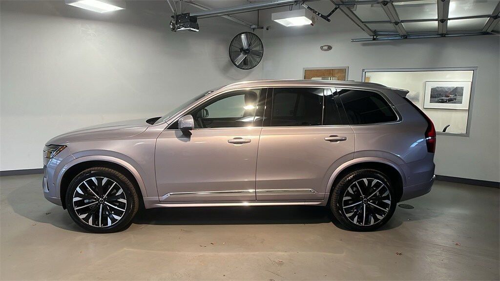 2026 Volvo XC90 Plus photo 2