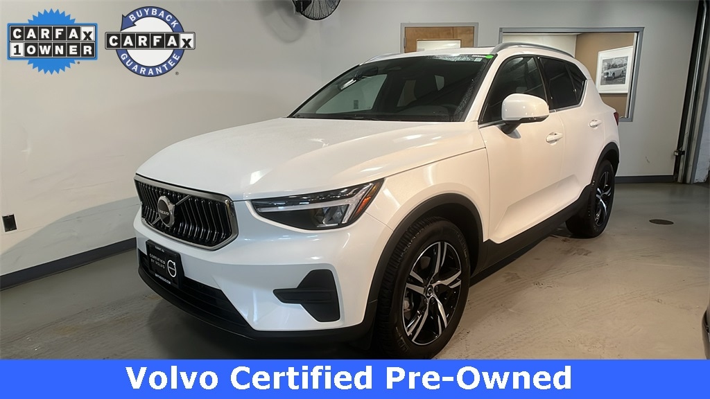 Certified 2025 Volvo XC40 B5 Core SUV