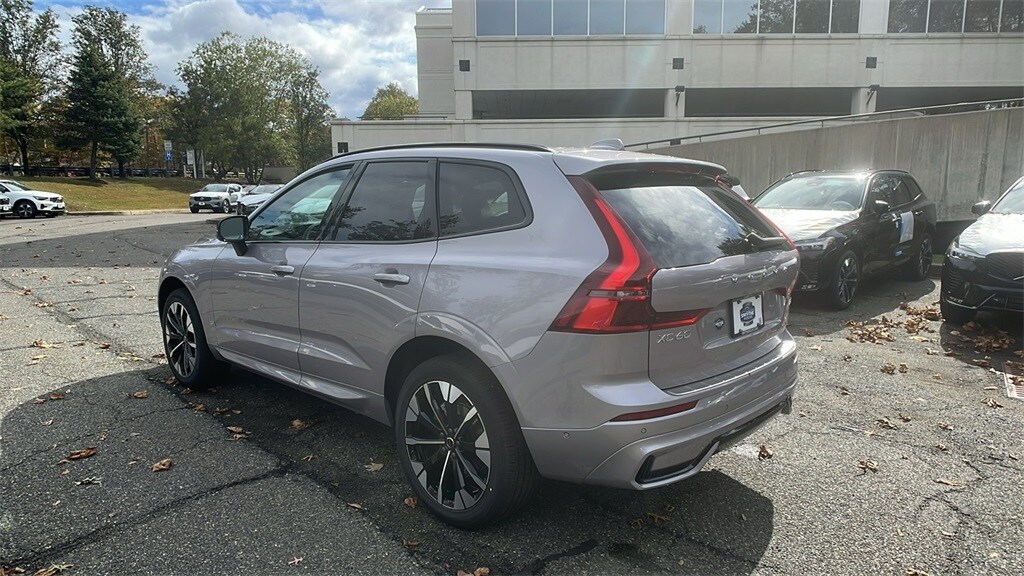 2026 Volvo XC60 B5 Plus photo 3