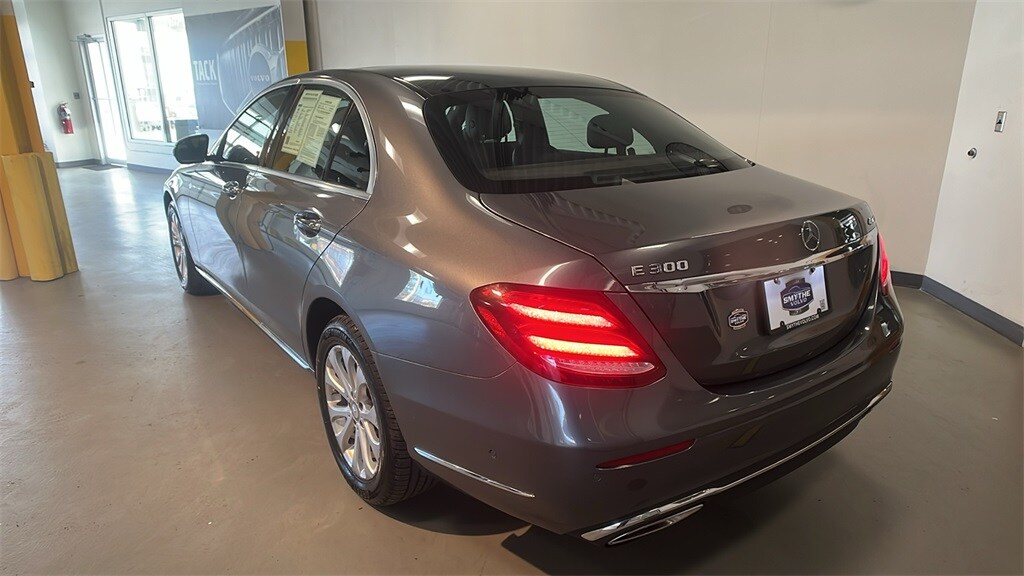 2017 Mercedes Benz E 300 4MATIC photo 3