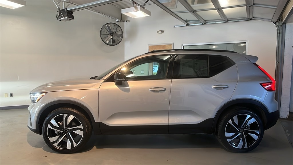 Certified 2025 Volvo XC40 B5 Plus Dark Theme SUV
