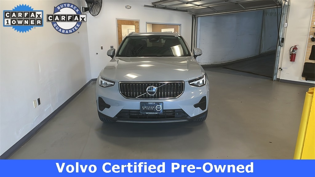 Certified 2025 Volvo XC40 B5 Core SUV