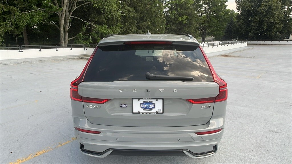 2026 Volvo XC60 B5 Plus photo 4