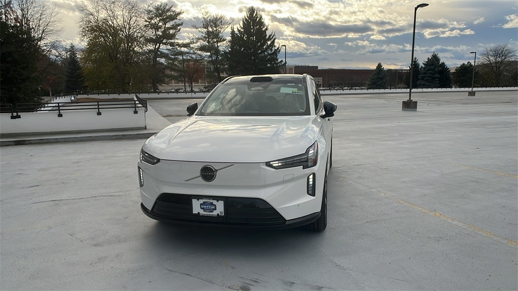 2025 Volvo EX90 Ultra's photo