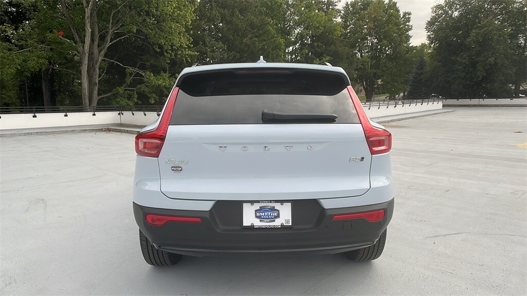 2026 Volvo XC40 Plus photo 3