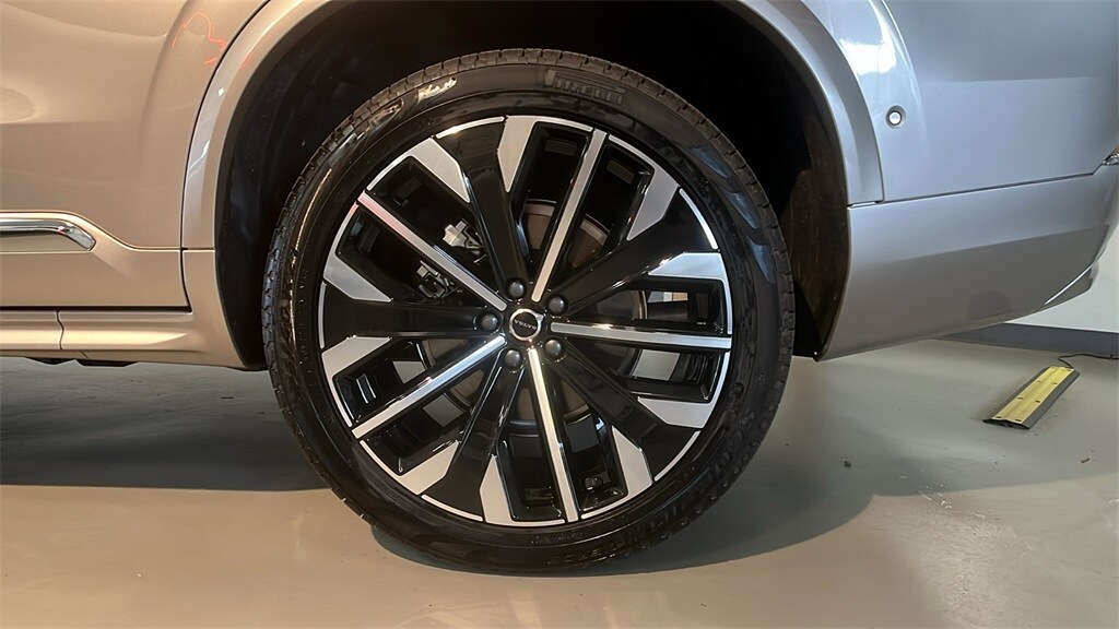 2026 Volvo XC90 Plus photo 3