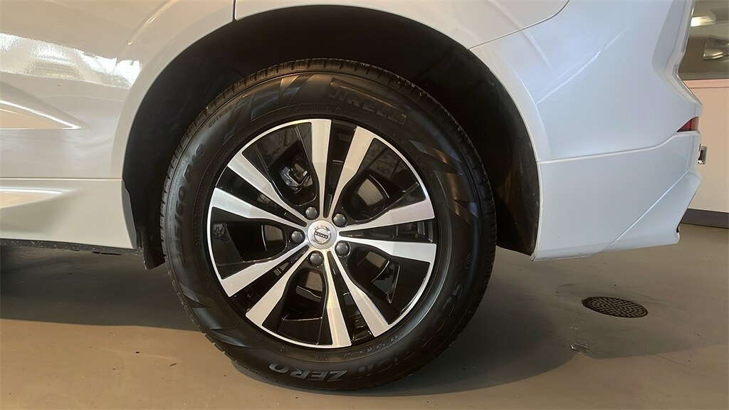2025 Volvo XC60 B5 Core photo 3