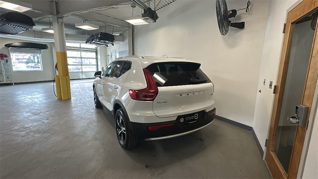 Certified 2025 Volvo XC40 B5 Core SUV
