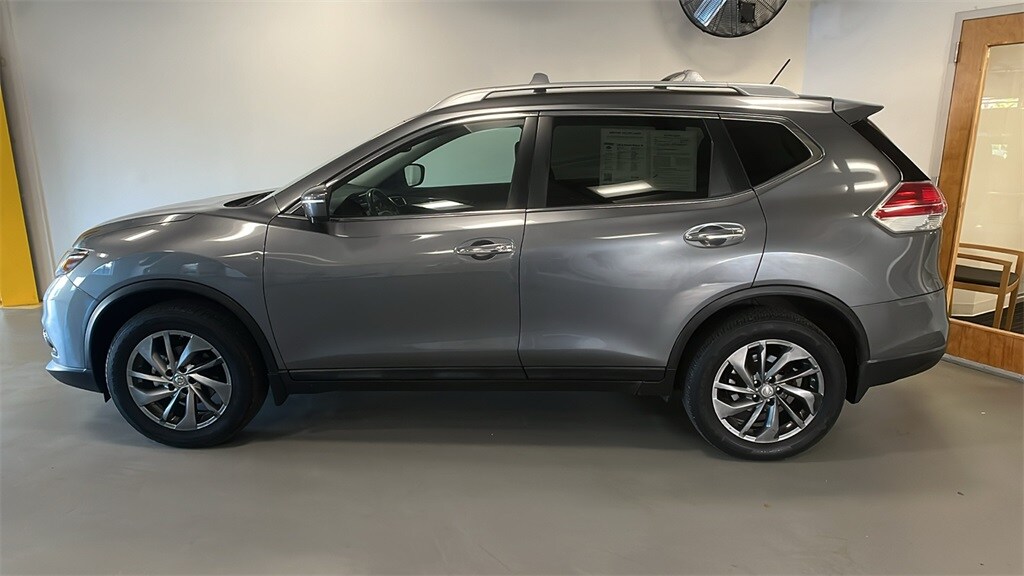 2015 Nissan Rogue SL photo 2