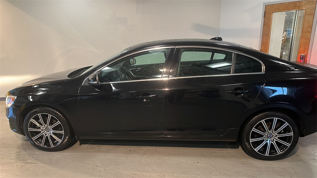 Used 2018 Volvo S60 Inscription with VIN LYV402TK0JB177212 for sale in Summit, NJ