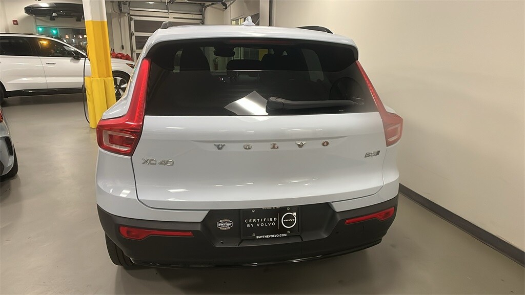 2025 Volvo XC40 Plus photo 3