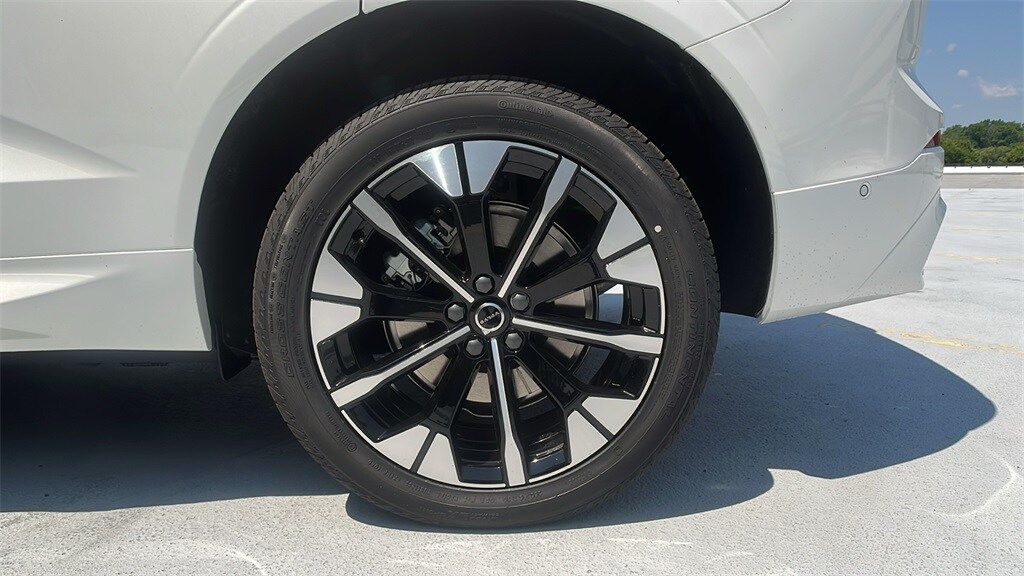 2026 Volvo XC60 Hybrid T8 Plus photo 3