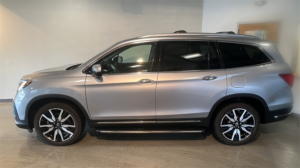 Used 2019 Honda Pilot Touring with VIN 5FNYF6H65KB050300 for sale in Summit, NJ