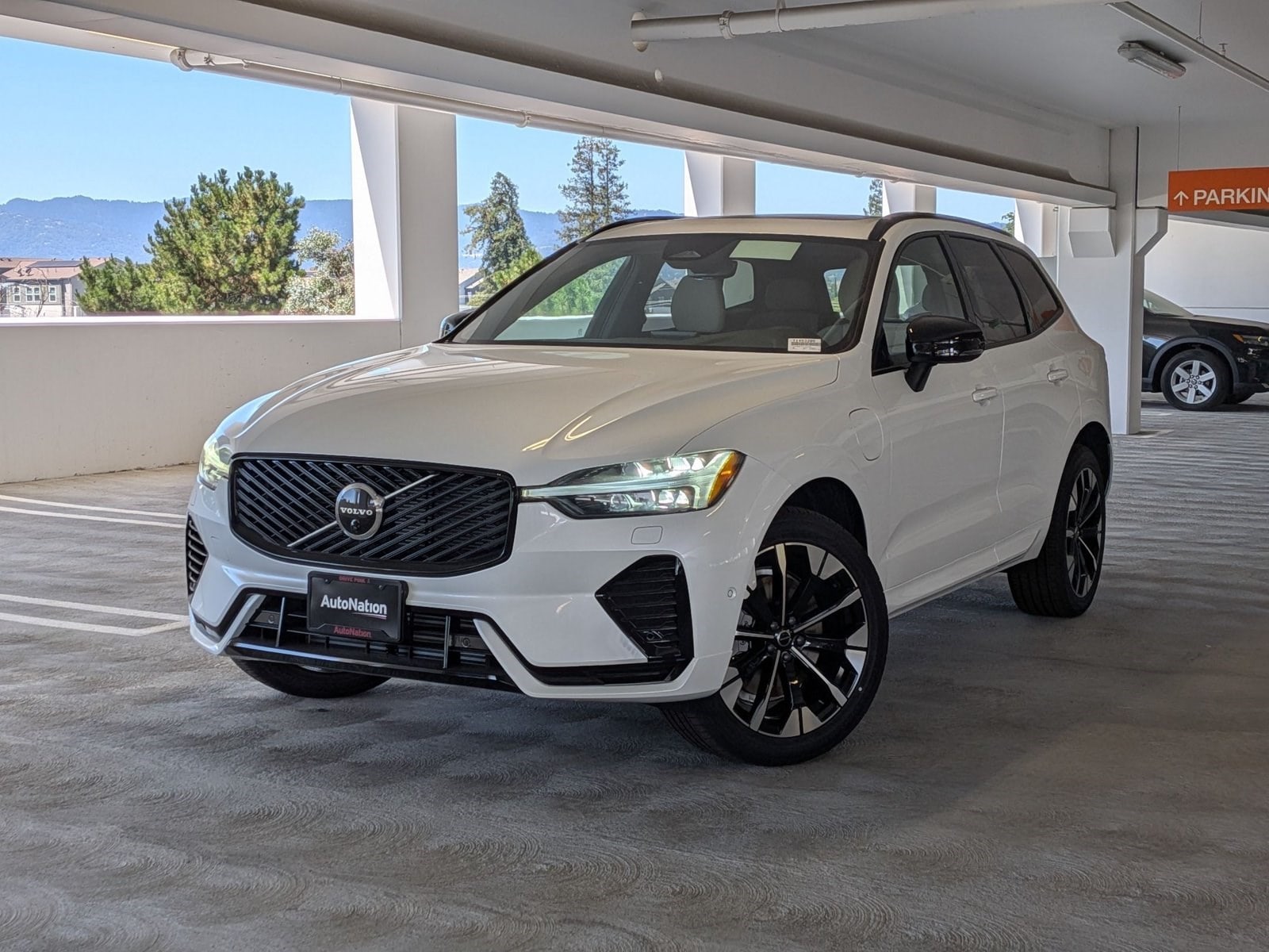 2026 Volvo XC60 T8 Plus Dark AWD's photo