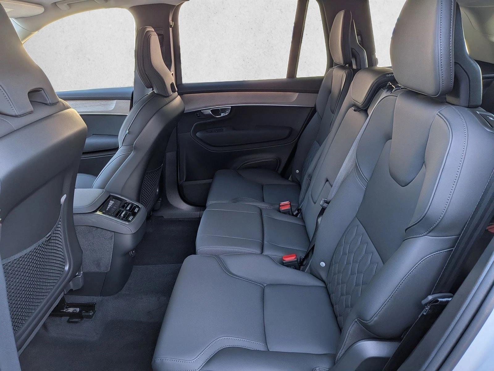 2026 Volvo XC90 Plus - Photo 17