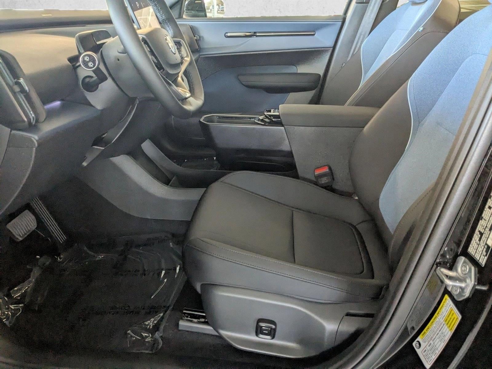 2025 Volvo EX30 Plus photo 4