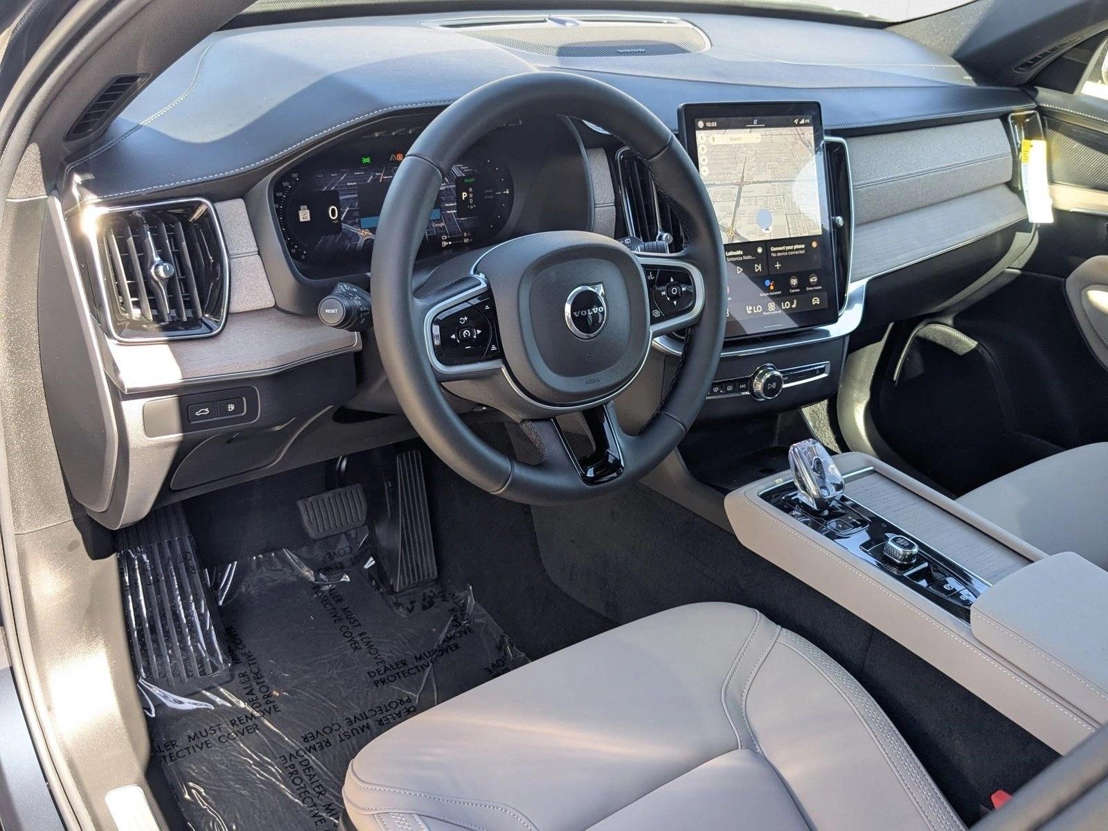 2026 Volvo XC90 plug-in hybrid Plus photo 3