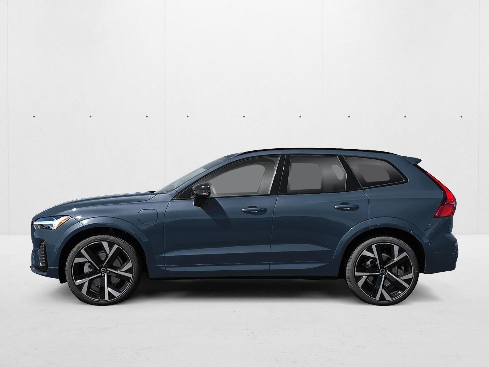 2026 Volvo XC60 Hybrid Black Edition photo 2