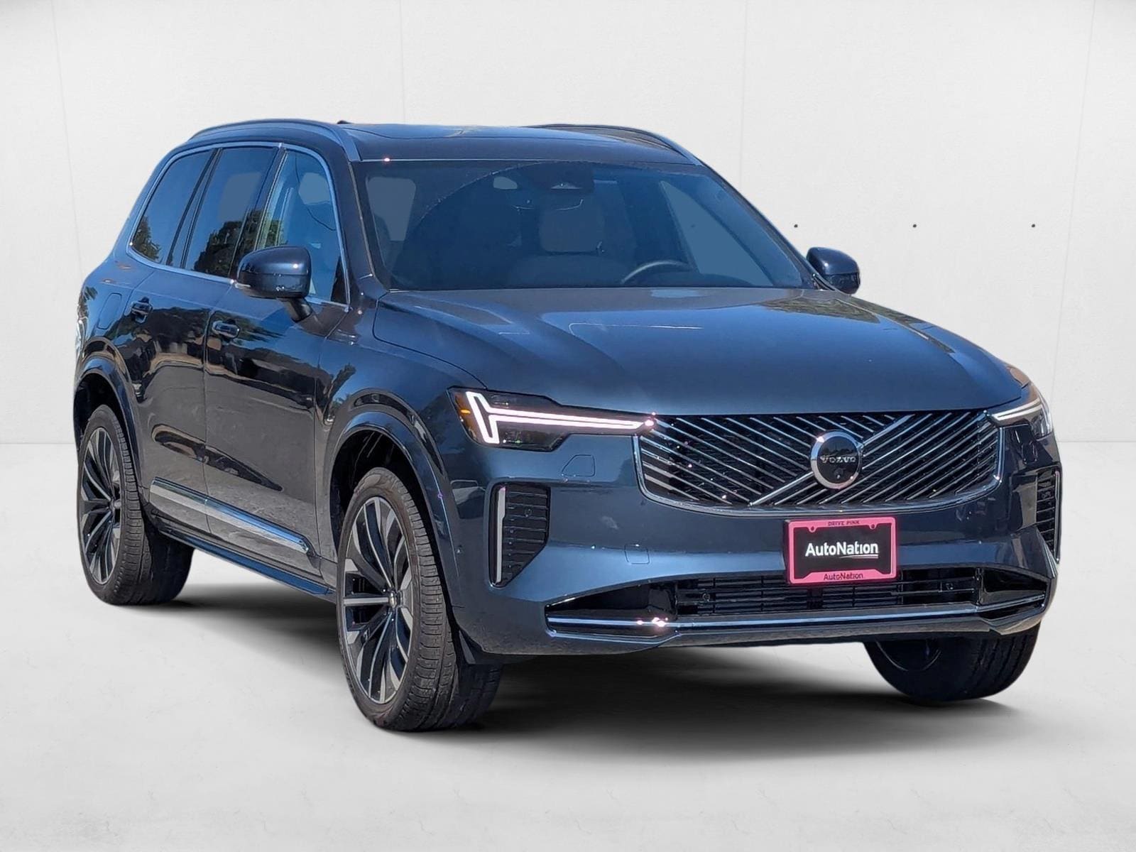 2026 Volvo XC90 plug-in hybrid Plus photo 6