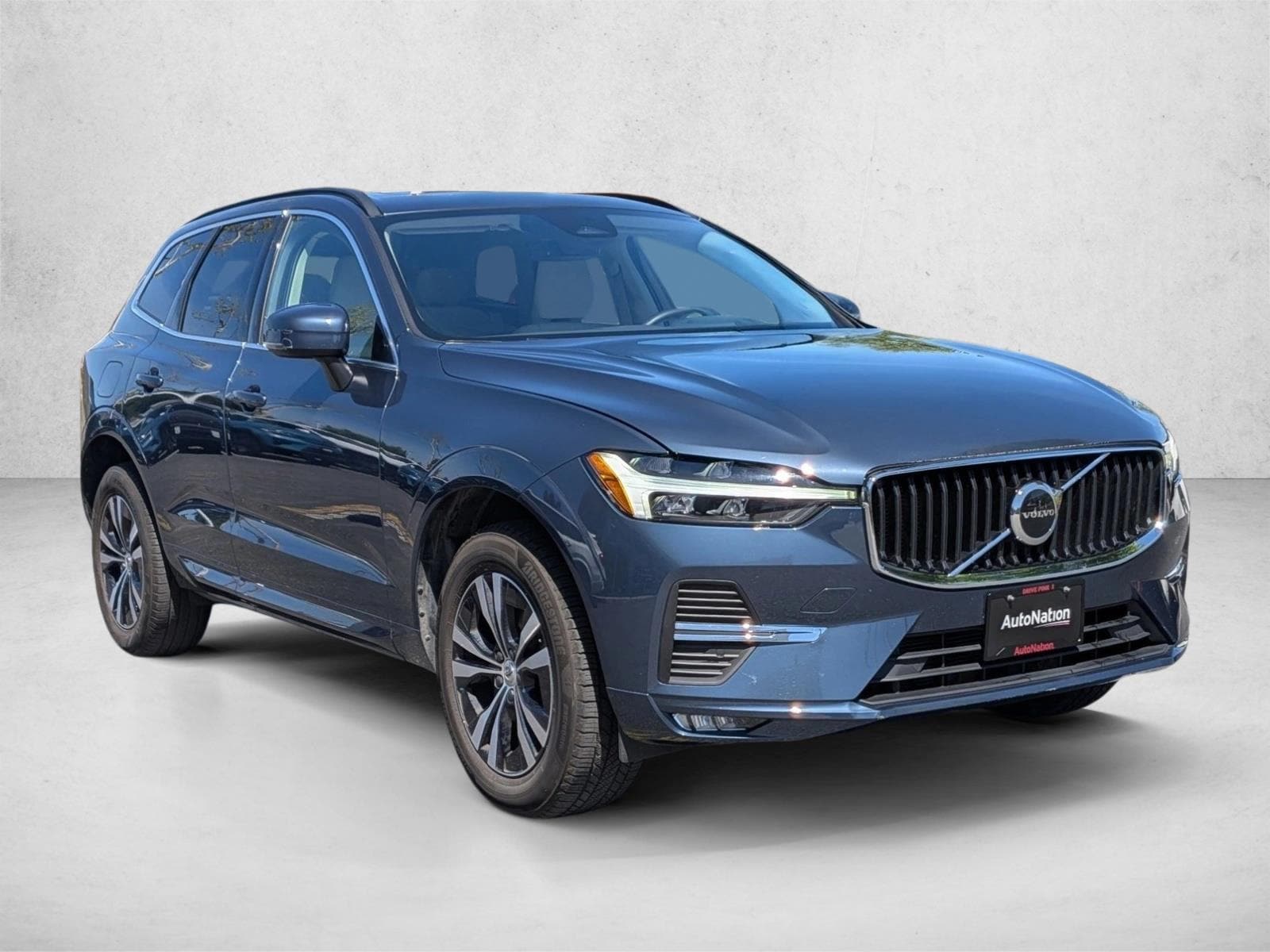 2023 Volvo XC60 B5 FWD Core photo 2