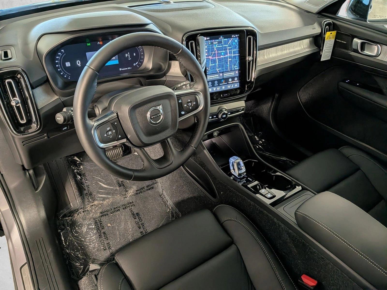 2026 Volvo XC40 photo 3