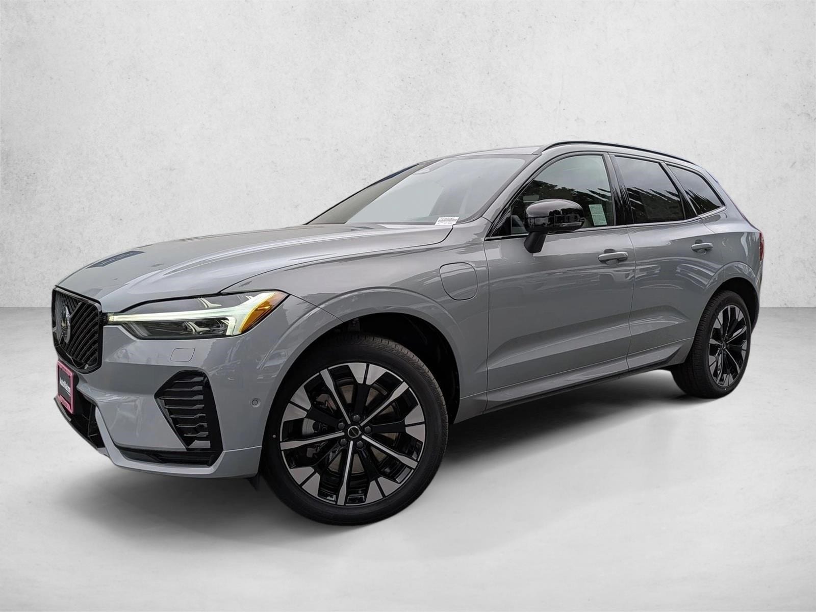 2026 Volvo XC60 Plus's photo