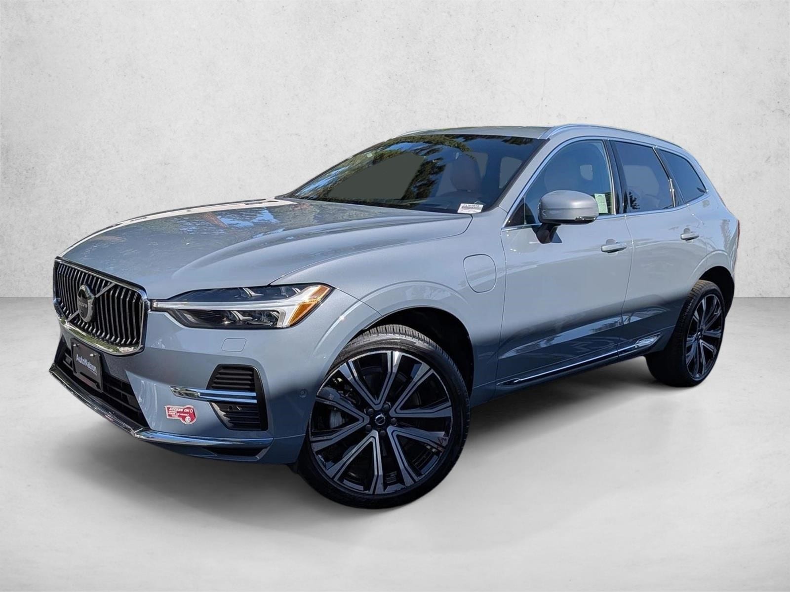 2023 Volvo XC60 T8 Ultimate Bright Theme AWD's photo